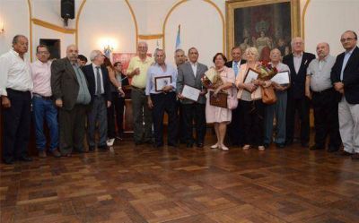 30 a�os de Democracia: Reconocen a pilarenses por su trayectoria pol�tica