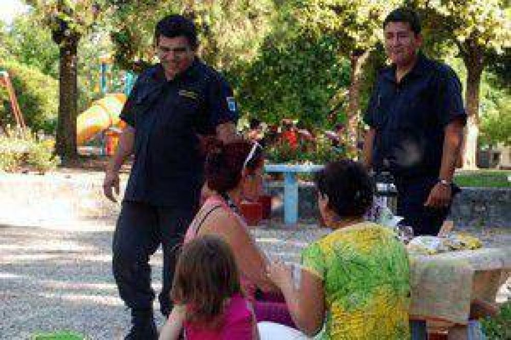Seguridad: los Guardianes vigilan 12 espacios verdes