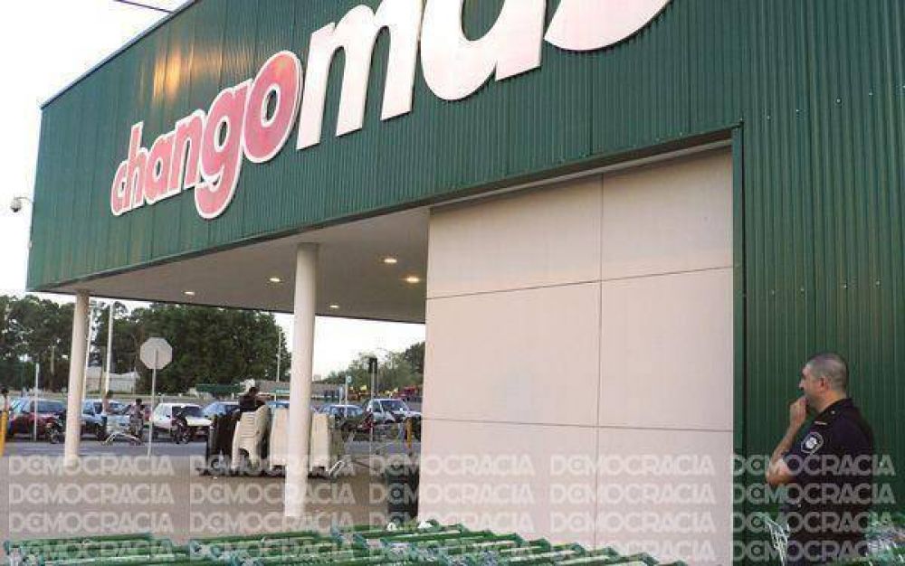 Jun�n: triplican presencia policial en comercios por temor a saqueos