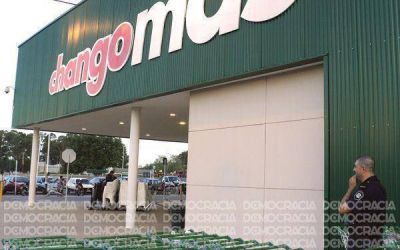Jun�n: triplican presencia policial en comercios por temor a saqueos