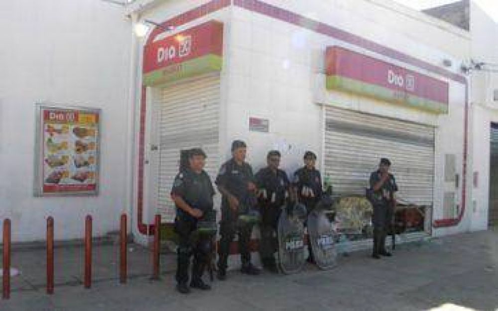 En Pilar, comerciantes temen saqueos