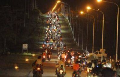 Cerca de dos mil moteros de todo el pa�s llenaron de color y alegr�a las calles de la ciudad