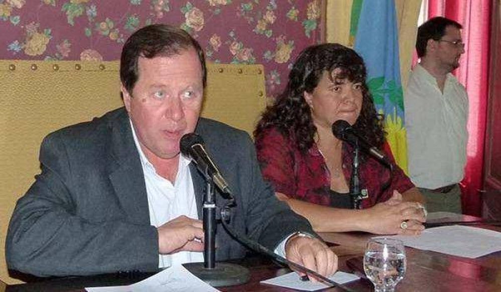 Den�pole seguir� en la presidencia del HCD