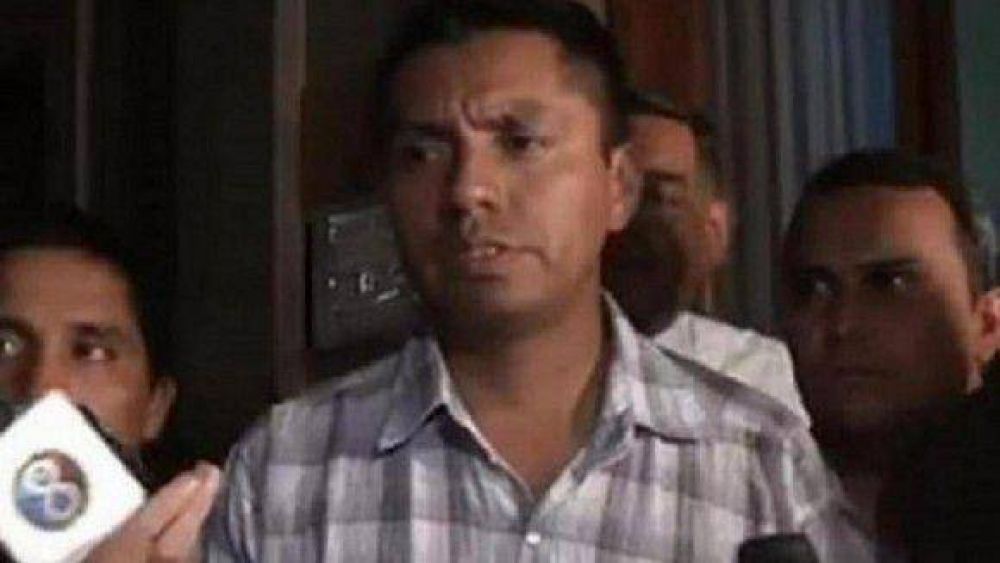 Buscan, con promesas, calmar los �nimos en las filas policiales