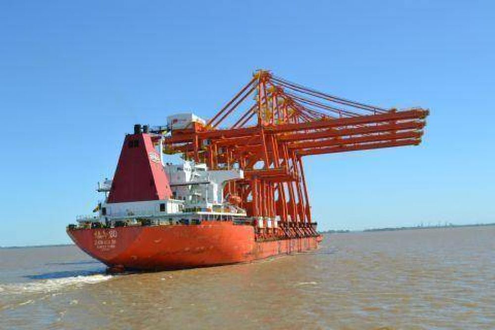 Histrico arribo de gras al puerto local para la Terminal de Contenedores