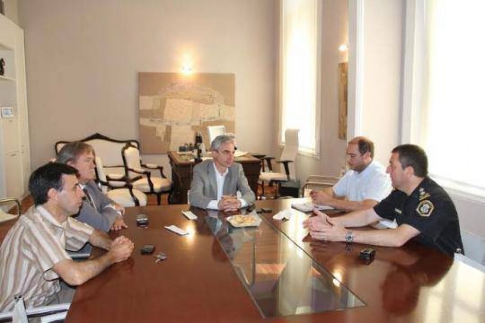 Meoni se reuni� con la c�pula policial y buscan incrementar la prevenci�n