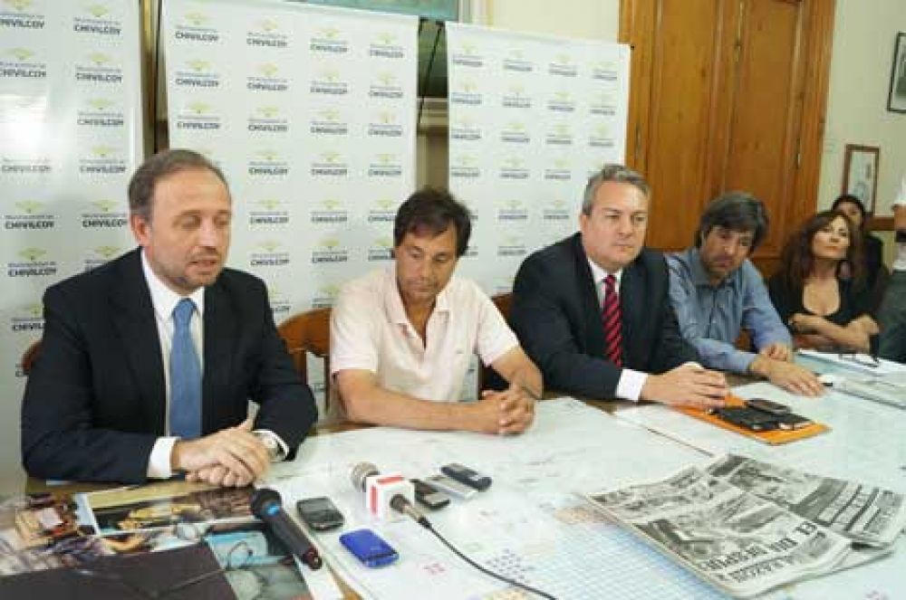 Anuncian dos l�neas de cr�ditos para damnificados por la tormenta del lunes 