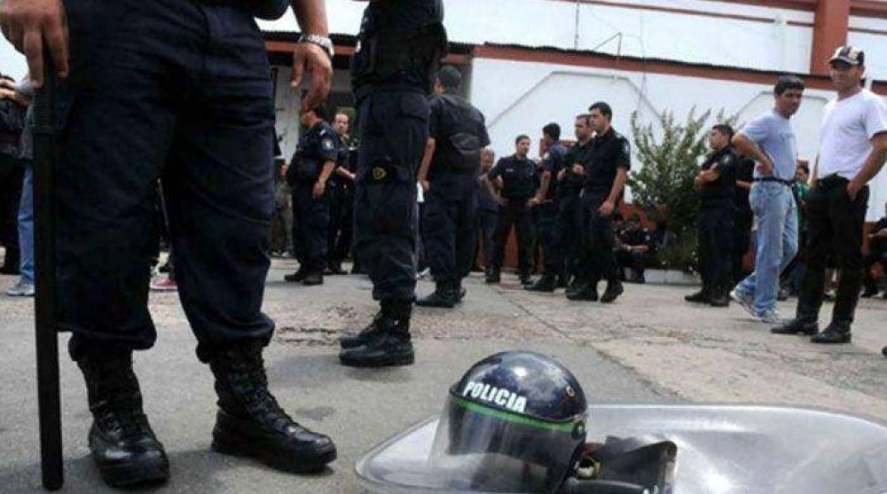 Suspenden marcha policial con la promesa de reuni�n con Granados