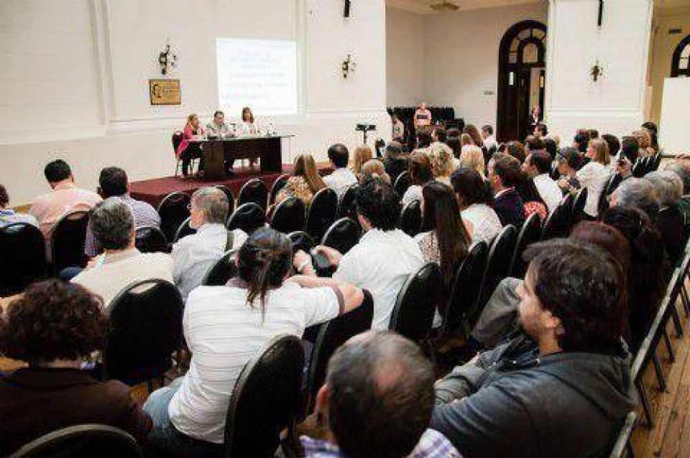 Educaci�n en c�rceles: debate y reflexi�n sobre la escolaridad en contextos de encierro