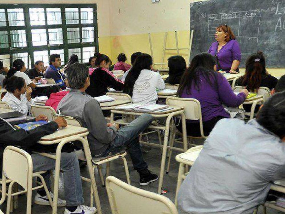 La escuela secundaria es vieja y no es atractiva para los chicos