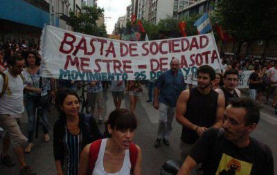 Multitudinaria marcha contra De la Sota en C�rdoba