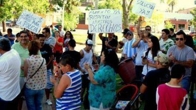Polic�as de E.R. piden $ 8000 de b�sico