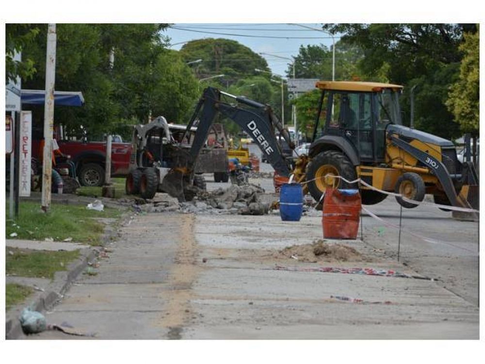 Se realizan obras de reconstrucci�n de la trama vial en avenida Ej�rcito