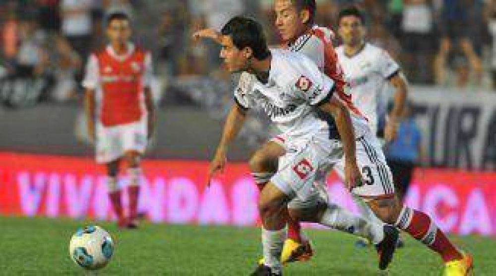 En un partido muy accidentado, Quilmes sum� un punto ante River