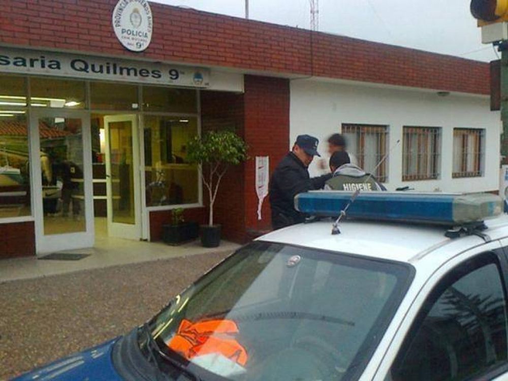 Quiso apu�alar a un polic�a en operativo