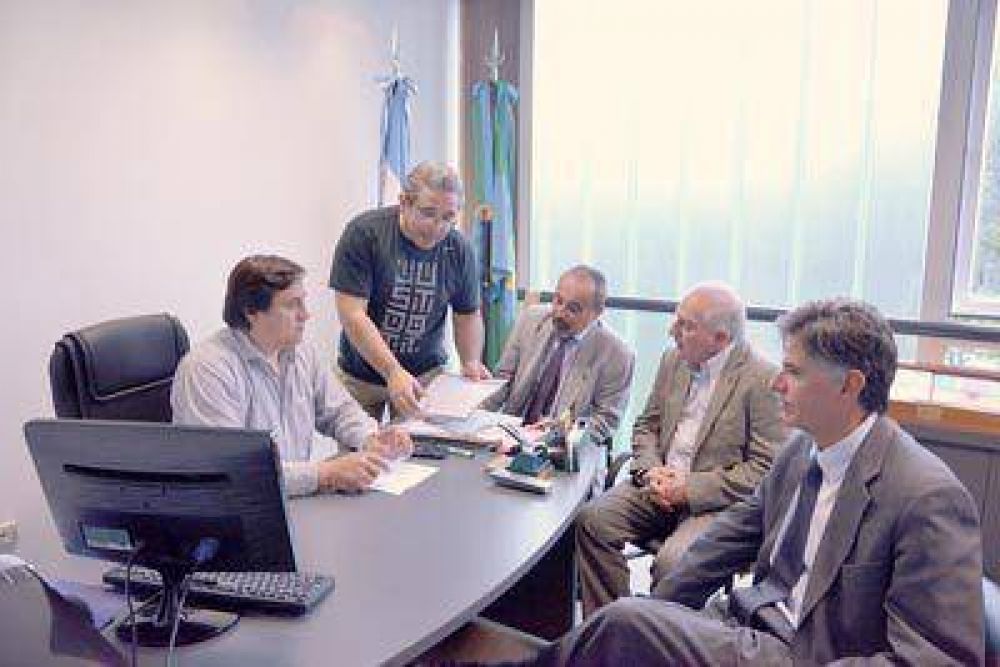 Iriart se reuni� con el presidente de la C�mara de administradores