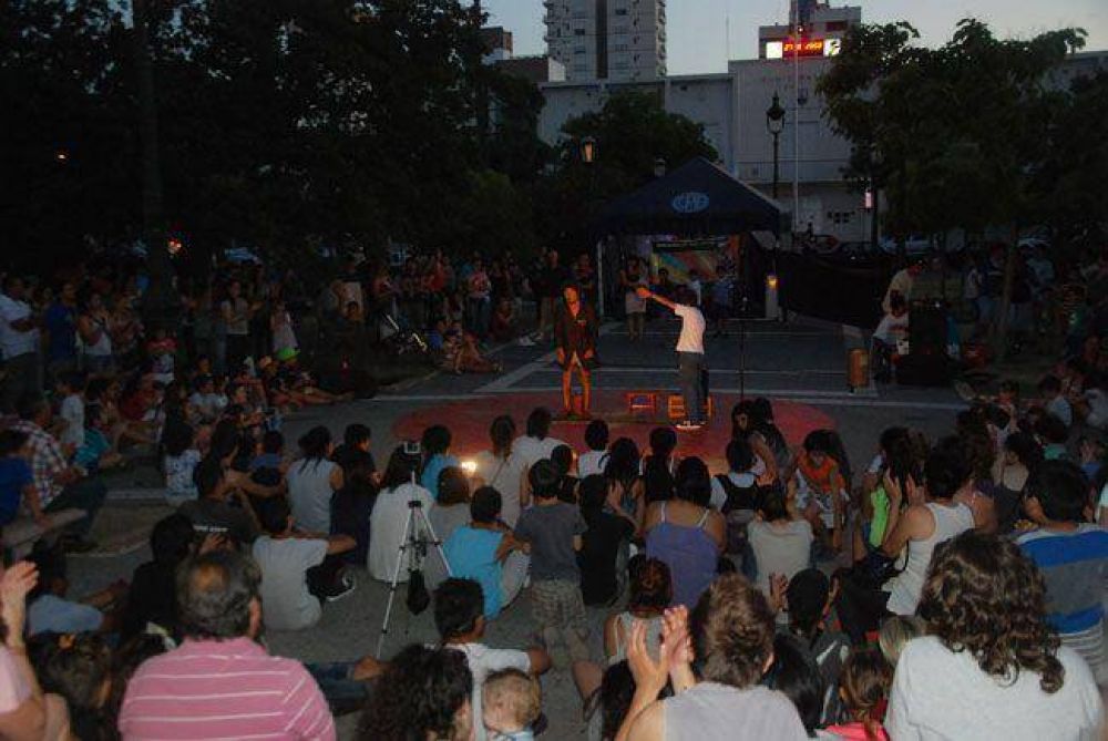 Gran despedida del �Santa Risa� en la Plaza San Mart�n