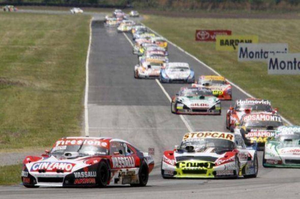 Rossi no logr� la haza�a y despidi� el a�o en el podio