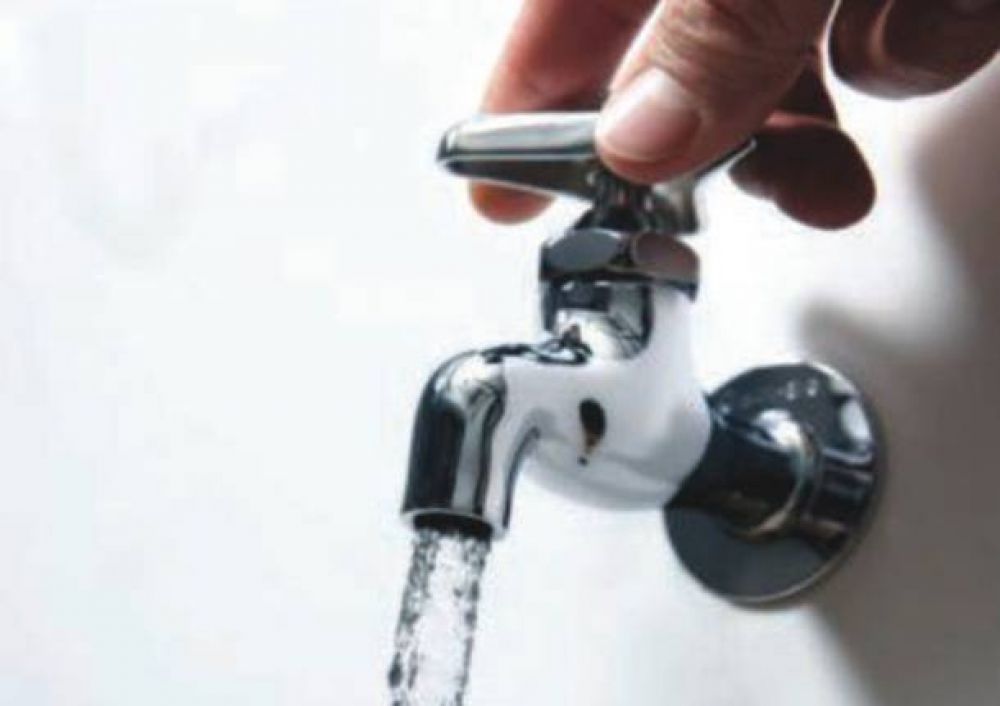 Reclamos por falta de agua en distintos barrios de la ciudad