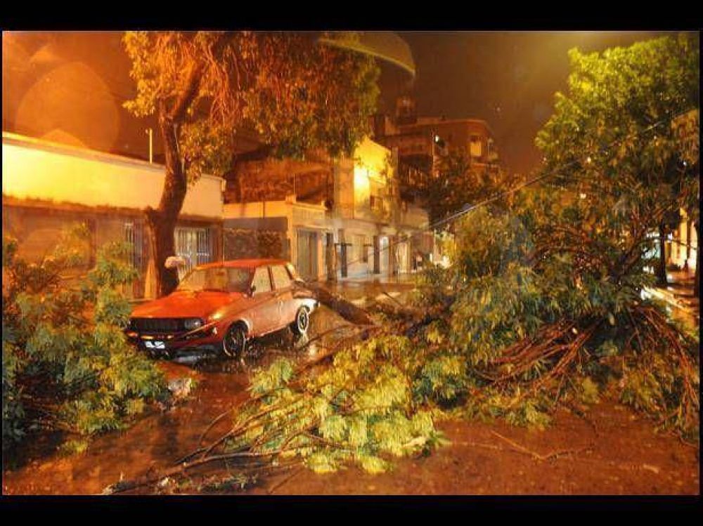 Como se anunciaba, lleg� la lluvia y se renov� el alerta por tormentas fuertes