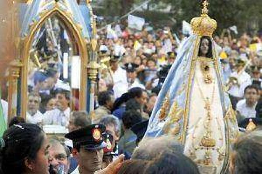 Miles de santiague�os honraron a la V�rgen del Valle