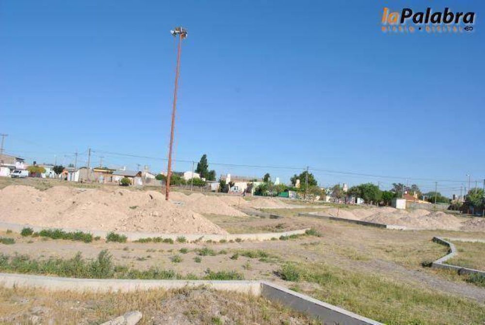 Comenz� la readecuaci�n de la �Plaza Viedma�