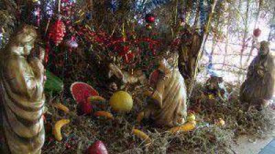 Con cantos navide�os habilitan el pesebre en la Cruz del Norte