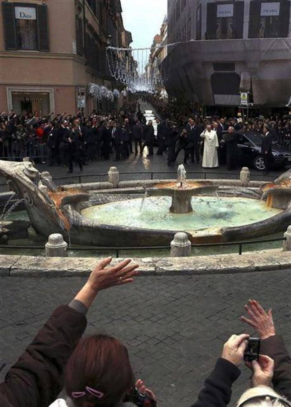 Francisco hizo vibrar a Roma en su peregrinaje a Plaza de Espa�a