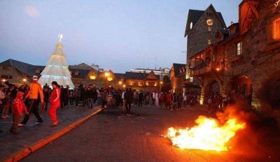 Polic�as volvieron a marchar y Gendarmer�a patrulla las calles