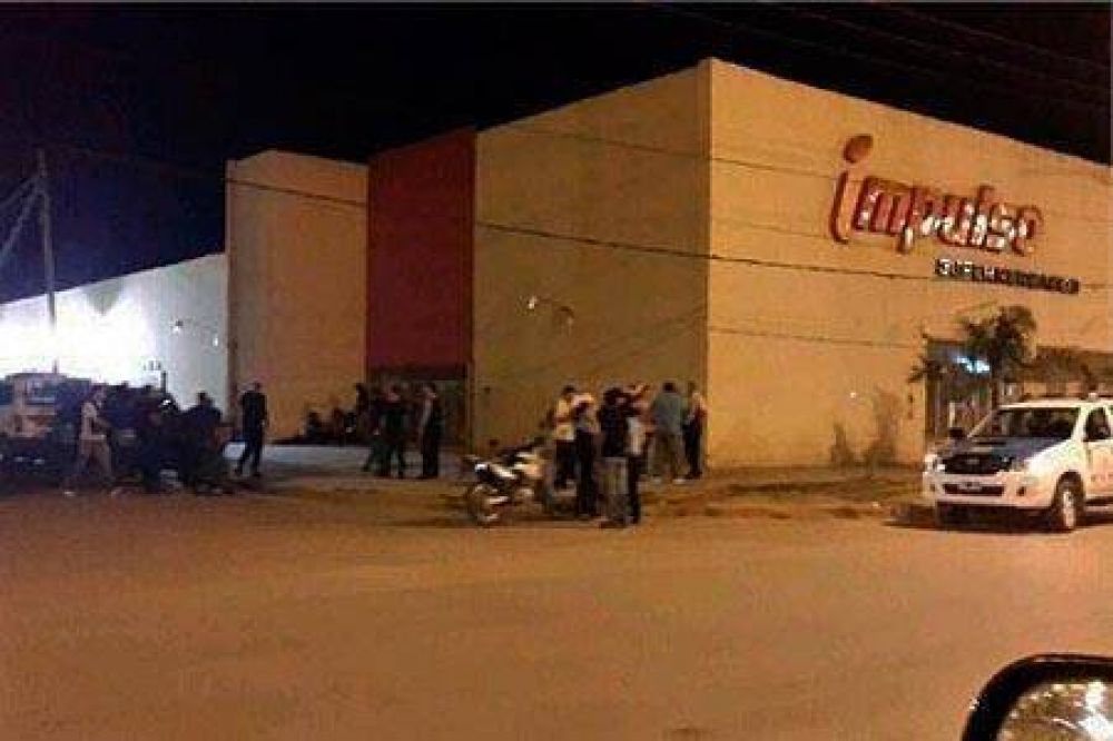 La polic�a reprimi� los primeros intentos de saqueo en Resistencia