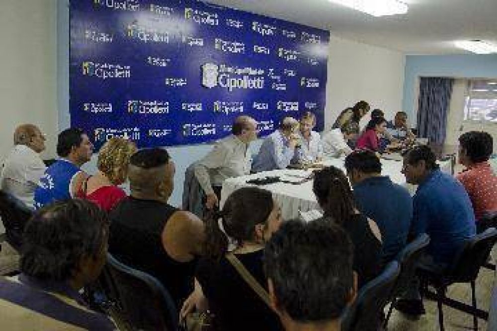 Tras ardua negociaci�n, suben b�sico a $ 10.000