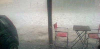 Eval�an da�os en el sur de C�rdoba; llueve en Punilla