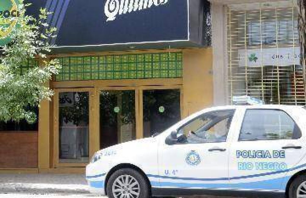 Dos apu�alados, uno grave, en el centro de Cipolletti