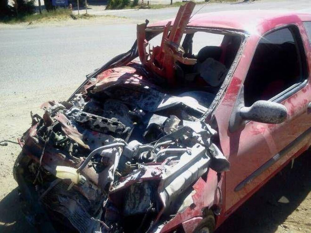 Una mujer con lesiones graves, tras chocar con colectivo