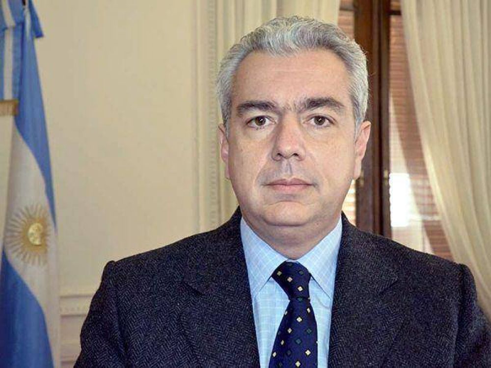 Anuncian la formaci�n de una comisi�n para analizar mejoras de las condiciones laborales de la Polic�a