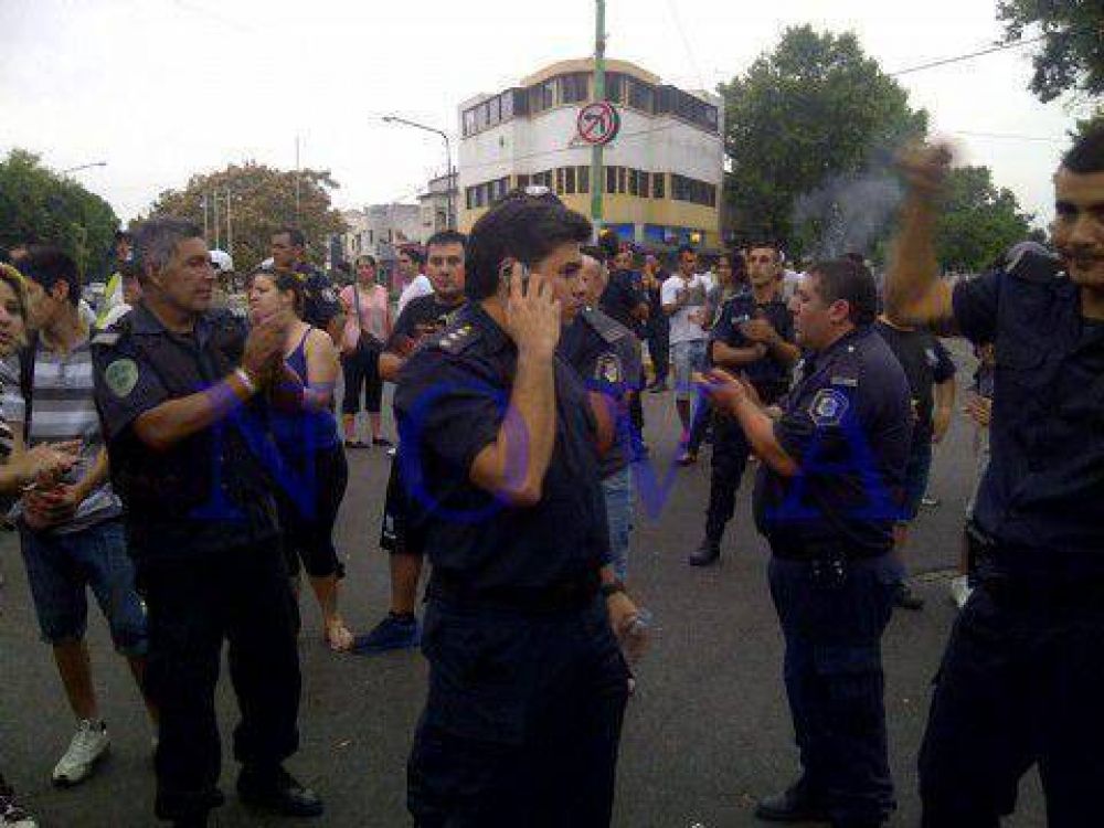 Acuartelamiento bonaerense: efectivos de Infanter�a de La Plata dieron el puntapi� inicial