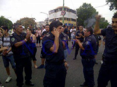 Acuartelamiento bonaerense: efectivos de Infanter�a de La Plata dieron el puntapi� inicial