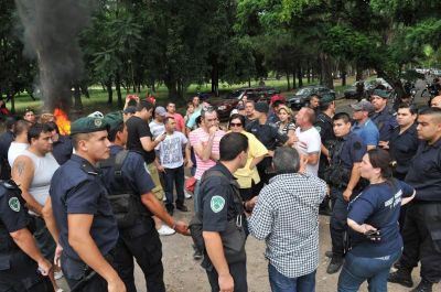  Ministros de Scioli analizan el conflicto salarial de la Polic�a bonaerense