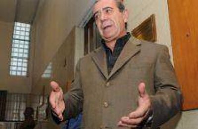 En medio de la tensi�n la Polic�a reclamar� $9.000 de sueldo