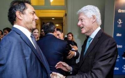 En medio de las protestas de la Polic�a Bonaerense, Scioli cancel� su agenda en Brasil y regresa al pa�s