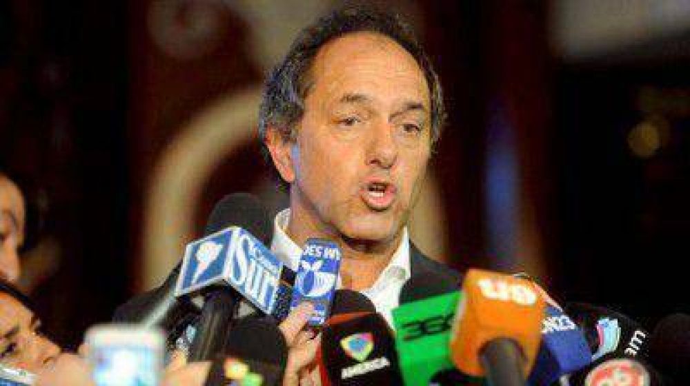 Ante las protestas policiales, Scioli cancel� su agenda en Brasil y regresa al pa�s