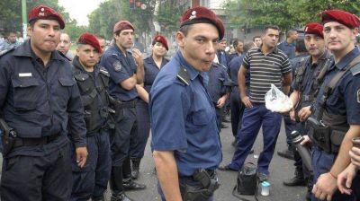 Polic�as acuartelados: hay tensi�n en Chaco y siguen las protestas en La Plata y Santa Fe