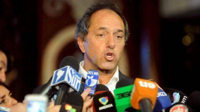 El Gobernador Scioli elev� el b�sico de la Polic�a Provincial a 8.570 Pesos