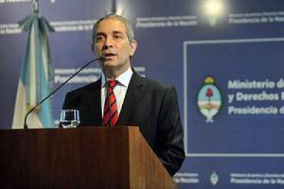 El Gobierno asegur� que los saqueos son "fogoneados" por sectores pol�ticos ligados al massismo