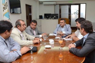 Con palos a De la Sota, Paco P�rez se sent� con la Polic�a de Mendoza y prometi� mejoras