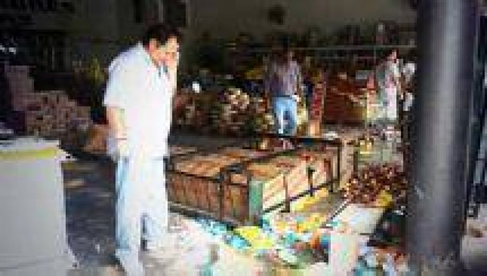 Saqueos en Tucum�n: Al menos cuatro locales comerciales fueron arrasados