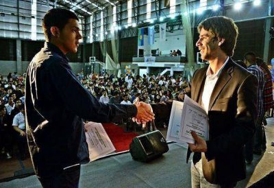 Acto de graduaci�n de la primera camada de la Escuela Secundaria