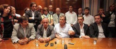 Polic�as levantan el paro y desde este mi�rcoles se normalizan servicio; municipales finalmente trabajar�n