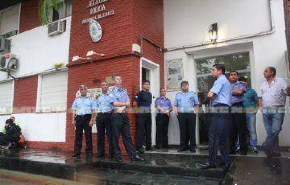 El acuerdo con la polic�a habr�a llegado al cabo de una jornada de descontrol y tres muertes