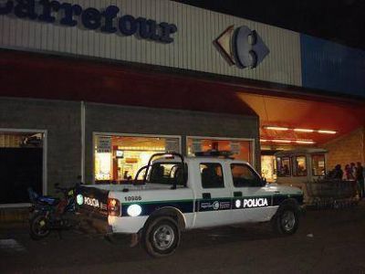 Al menos 20 detenidos en la puerta de Carrefour Luj�n